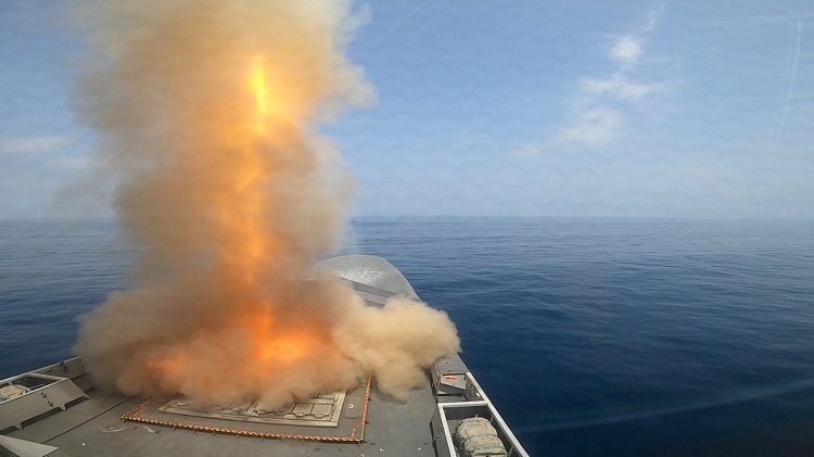 اعترضت سفينة فرنسية تحمي السفن التجارية في جنوب البحر الأحمر ثلاثة صواريخ باليستية ودمرتها 