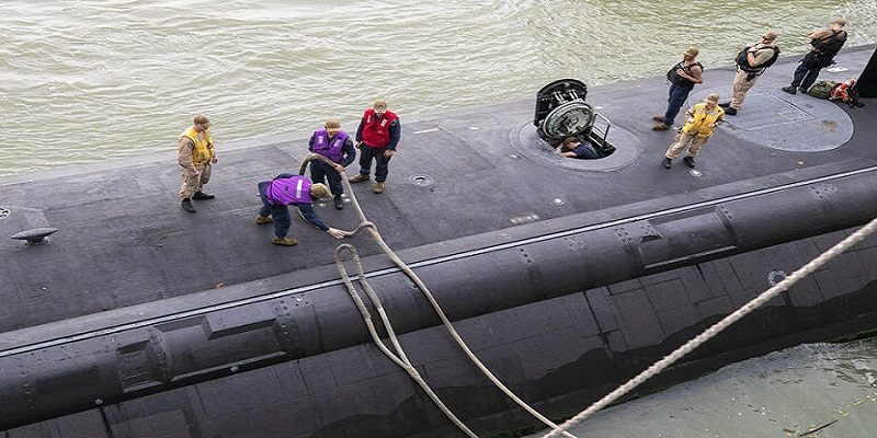 الغواصة الأمريكية يو إس إس مينيسوتا في ميناء داروين بأستراليا