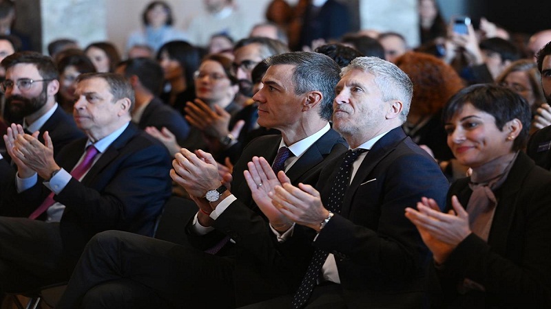 رئيس الوزراء بيدرو سانشيز الفعالية برفقة عدد من أعضاء مجلس الوزراء