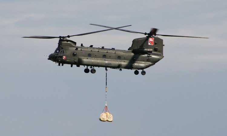 طائرة شينوك تابعة لسلاح الجو الملكي CH-47F