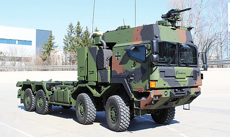 مركبات نقل كبيرة الحجم لإدارة راديو TaWAN LBO عبارة عن شاحنات HX2 ذات مقصورة محمية من Rheinmetall