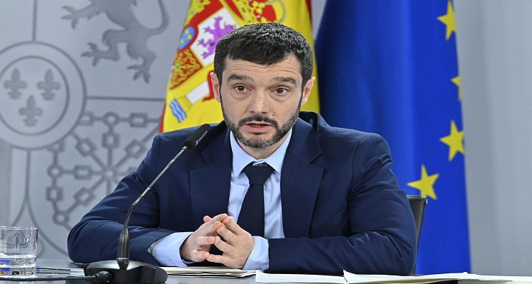 وزير الحقوق الاجتماعية والاستهلاك وأجندة 2030 بابلو بوستيندوي في المؤتمر الصحفي لمجلس الوزراء