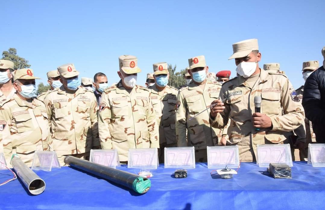 رئيس أركان حرب القوات المسلحة المصريةيرافقة كبار القادة