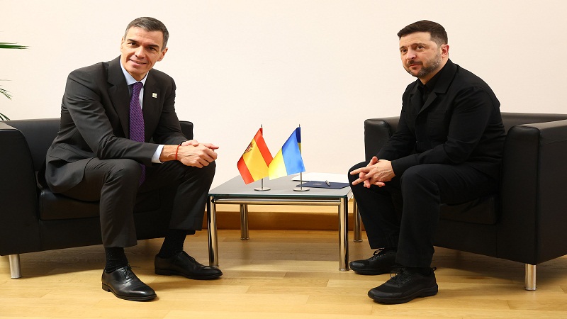 اجتماع بين بيدرو سانشيز ورئيس أوكرانيا فولوديمير زيلينسكي