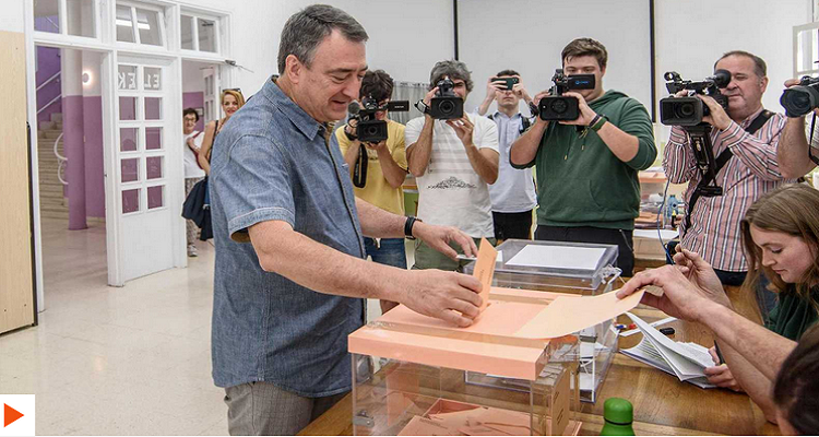 زعيم الحزب الوطني التقدمي - آيتور إستيبان