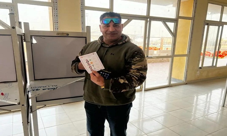 فكري الهواري داخل اللجنة الانتخابية