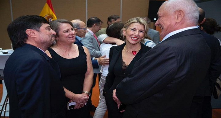 لقاء مع السلطات المحلية والجالية الإسبانية