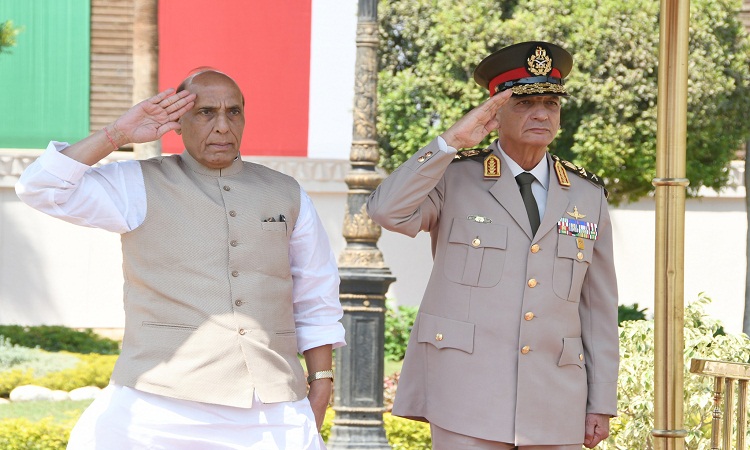 وزير الدفاع  يلتقى وزير الدفاع لجمهورية الهند