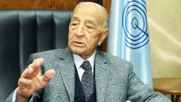 الإعلامي الكبير فهمى عمر
