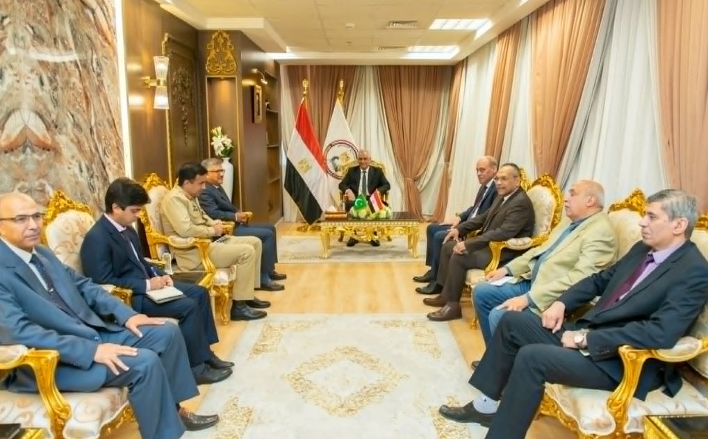 وزير الإنتاج والسفير الباكستاني