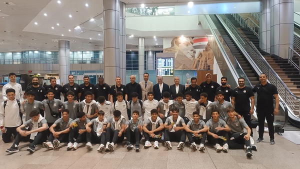 بعثة منتخب الناشئين بمطار القاهرة
