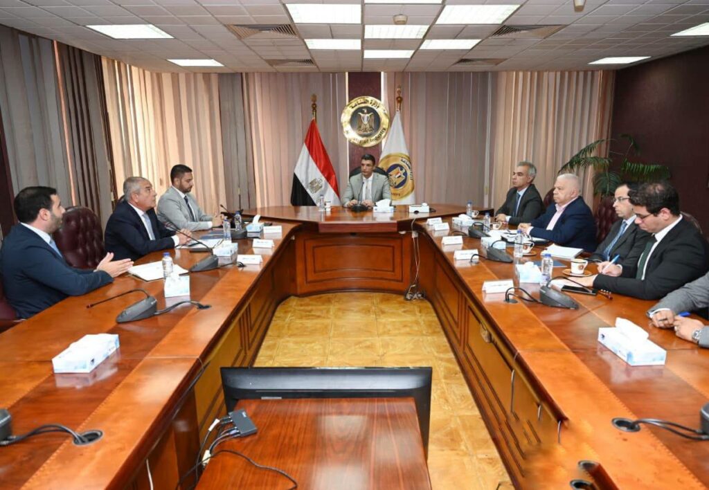 وزير الصناعة