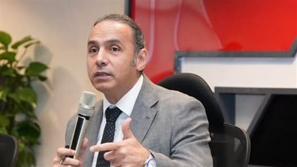 الدكتور إسلام عزام