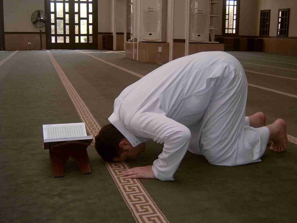 كيف تحافظ على الخشوع في الصلاة؟ خطوات عملية تساعدك على التركيز
