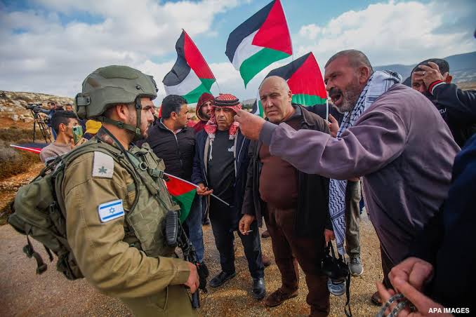 مستشار الرئيس الفلسطيني: إسرائيل تسعى لتقليص الوجود الفلسطيني وتصفية القضية