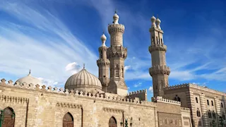 الأزهر: يحرم طرد الطالب أو إهانته بسبب ارتداء «الشبشب» إذا كان فقيرًا أو لديه عذر