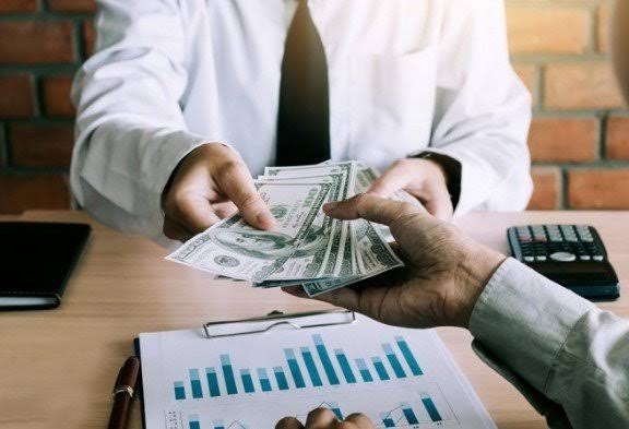 ما الفرق بين الوديعة والشهادة البنكية؟ وكيف تقارن بين العائد والسيولة؟