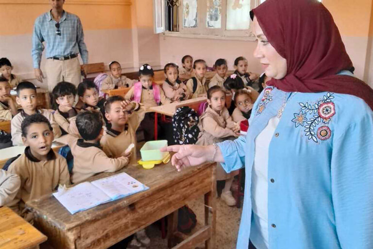 في اليوم العالمي للمعلمين.. كيف تتحرك الدولة لتحسين أوضاع المعلم المصري؟