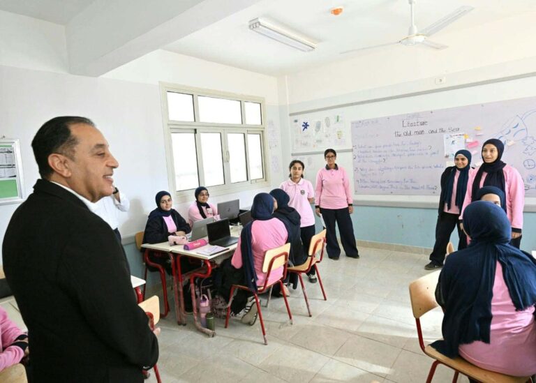 رئيس الوزراء يفتتح مدرسة المتفوقين STEM بالسويس لدعم التعليم العلمي والتكنولوجي