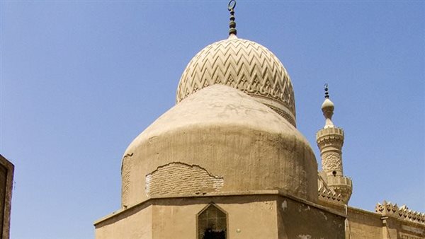 قرب الانتهاء من تطوير قبة الخلفاء العباسيين خلف مسجد السيدة نفيسة